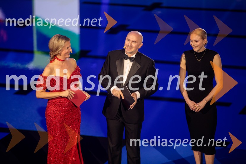  Bernarda Žarn, voditeljica;  Anže Bašelj, voditelj;  Neža Klančar, plavalkaOdprtje Športnega centra Ilirija