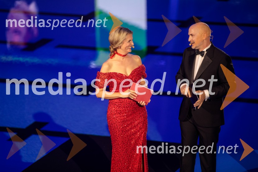  Bernarda Žarn, voditeljica;  Anže Bašelj, voditeljOdprtje Športnega centra Ilirija