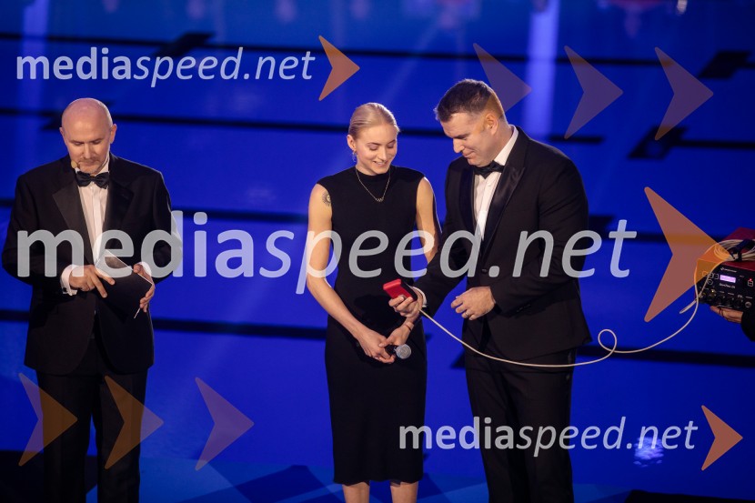  Anže Bašelj, voditelj;  Neža Klančar, plavalka;  Peter Mankoč, slovenski plavalecOdprtje Športnega centra Ilirija