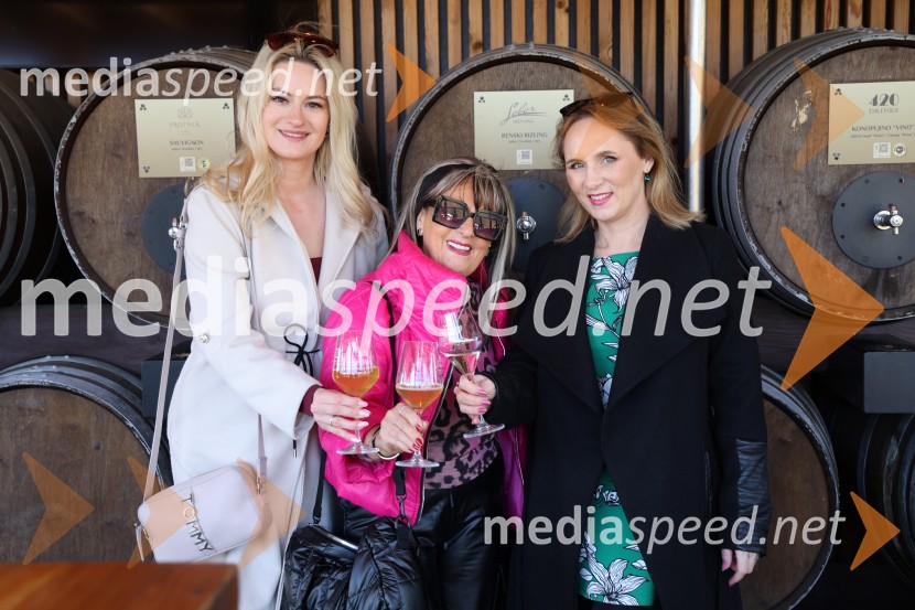  Danaja Simonič, vplivnica;  ... ;  Tamara Fortuna, blogerkaOdprtje sezone Fontane vin Vodole 2025