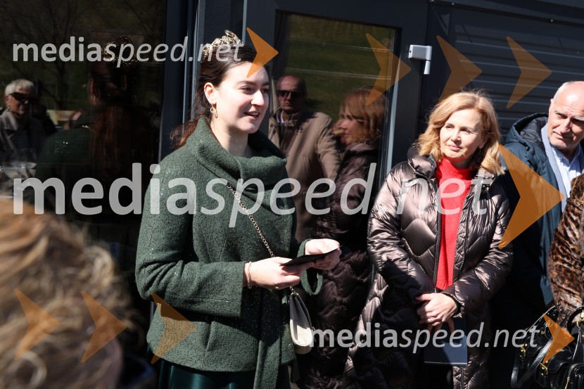  Nina  Polanec, 28. Vinska kraljica Slovenije 2025;  Anita  Mlakar, moderatorka in svetovalka za odnose z javnostmiOdprtje sezone Fontane vin Vodole 2025