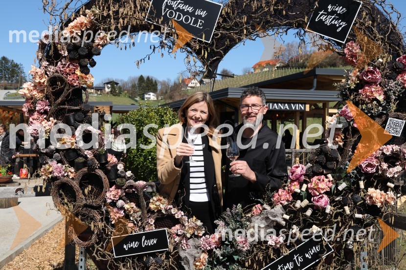  Darja Vudler Berlak, županja, Občina Sveti Andraž v Slovenskih goricah;  Bogdan Mak, lastnik Posestva Sončni rajOdprtje sezone Fontane vin Vodole 2025
