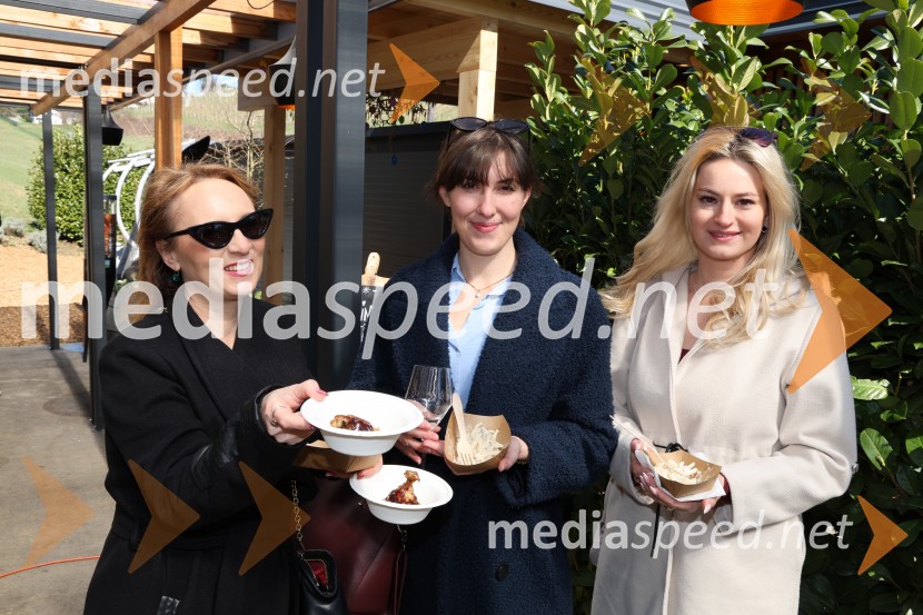  Tamara Fortuna, blogerka;  Brina Robinik Kobal, chefinja;  Danaja Simonič, vplivnicaOdprtje sezone Fontane vin Vodole 2025