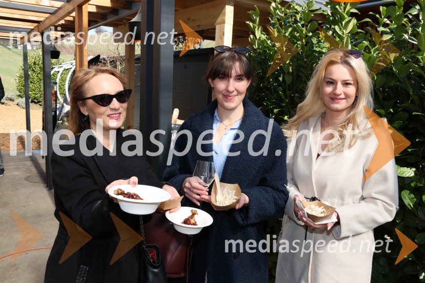  Tamara Fortuna, blogerka;  Brina Robinik Kobal, chefinja;  Danaja Simonič, vplivnicaOdprtje sezone Fontane vin Vodole 2025