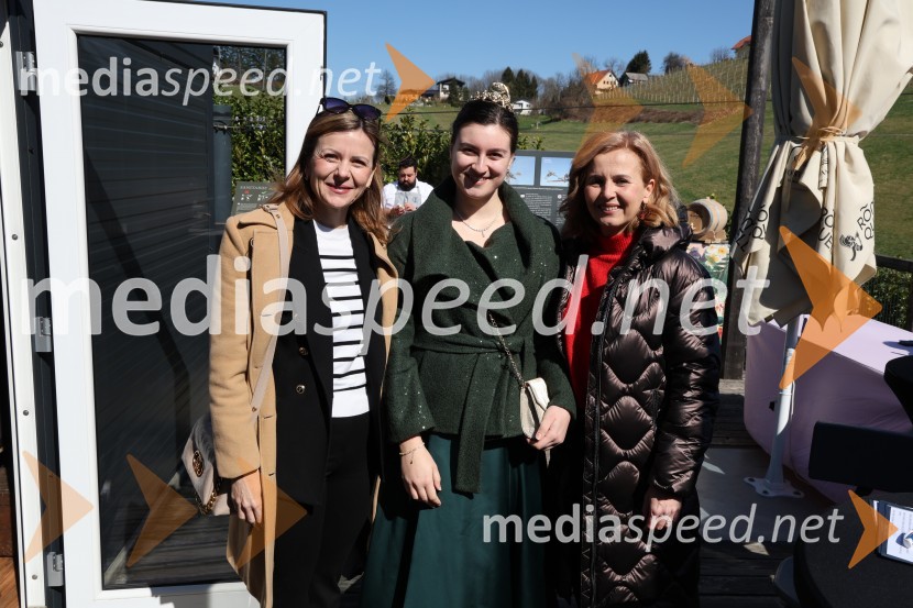  Darja Vudler Berlak, županja, Občina Sveti Andraž v Slovenskih goricah;  Nina  Polanec, 28. Vinska kraljica Slovenije 2025;  Anita  Mlakar, moderatorka in svetovalka za odnose z javnostmiOdprtje sezone Fontane vin Vodole 2025