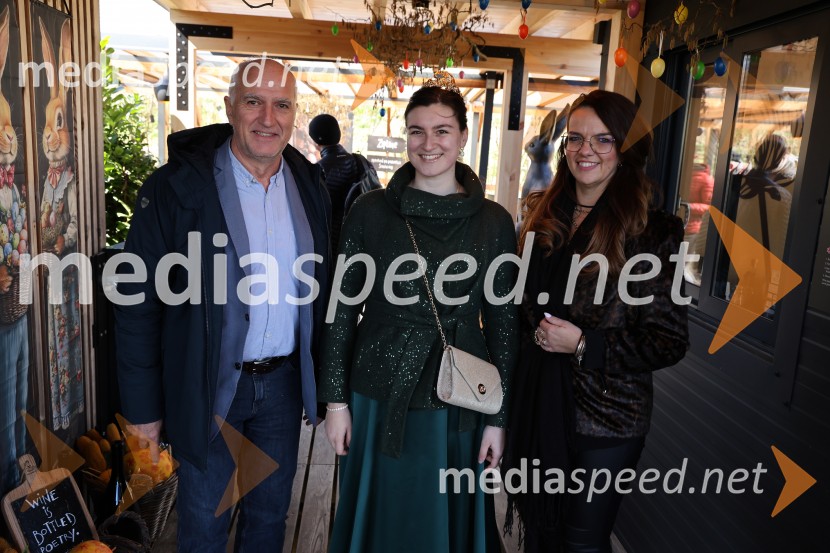  ... ;  Nina  Polanec, 28. Vinska kraljica Slovenije 2025;  ... Odprtje sezone Fontane vin Vodole 2025