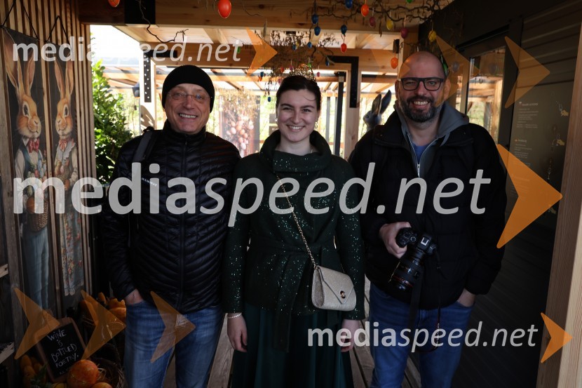  Igor Selan, novinar;  Nina  Polanec, 28. Vinska kraljica Slovenije 2025;  ... Odprtje sezone Fontane vin Vodole 2025