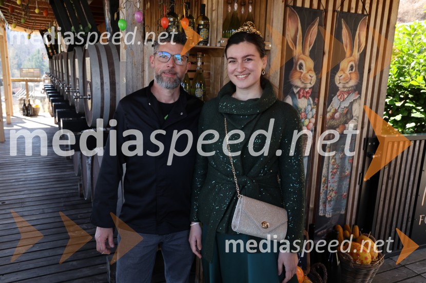  Nina  Polanec, 28. Vinska kraljica Slovenije 2025;  Bogdan Mak, posestvo Sončni rajOdprtje sezone Fontane vin Vodole 2025