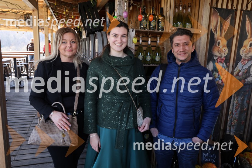  ... ;  Nina  Polanec, 28. Vinska kraljica Slovenije 2025;  ... Odprtje sezone Fontane vin Vodole 2025