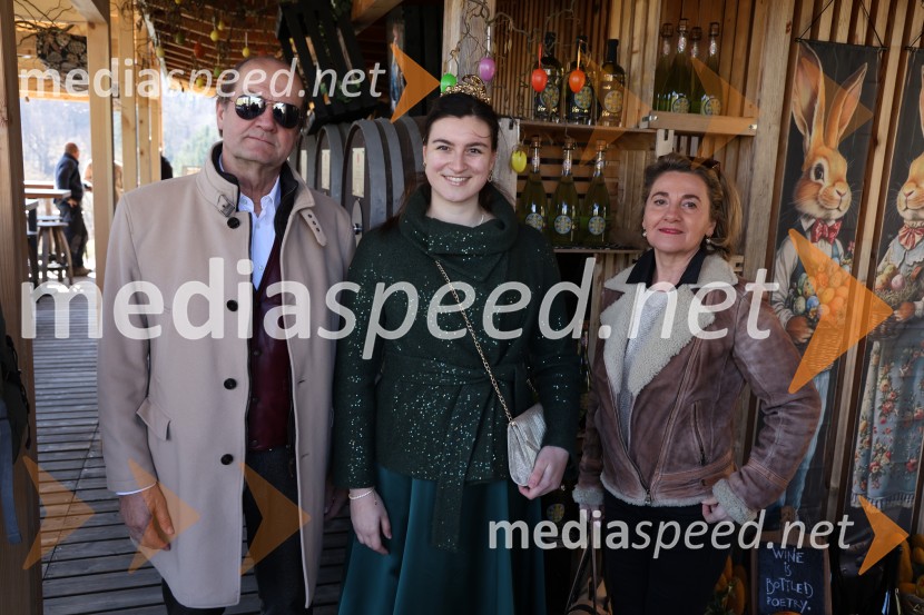  ... ;  Nina  Polanec, 28. Vinska kraljica Slovenije 2025;  ... Odprtje sezone Fontane vin Vodole 2025