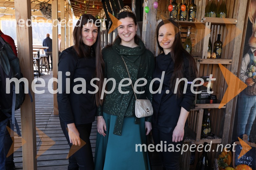  ... ;  Nina  Polanec, 28. Vinska kraljica Slovenije 2025;  ... Odprtje sezone Fontane vin Vodole 2025