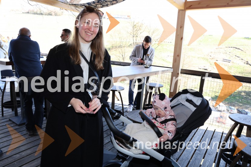  Anja Janc, vplivnicaOdprtje sezone Fontane vin Vodole 2025