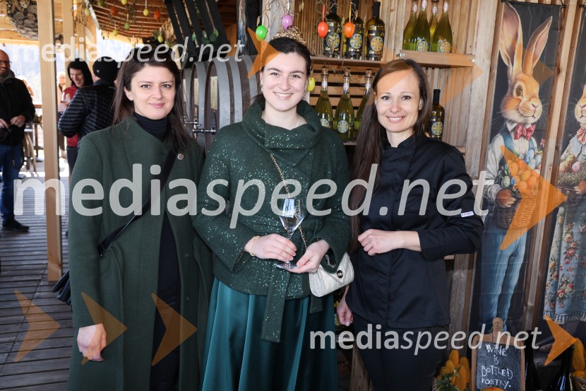  ... ;  ... ;  Nina  Polanec, 28. Vinska kraljica Slovenije 2025Odprtje sezone Fontane vin Vodole 2025