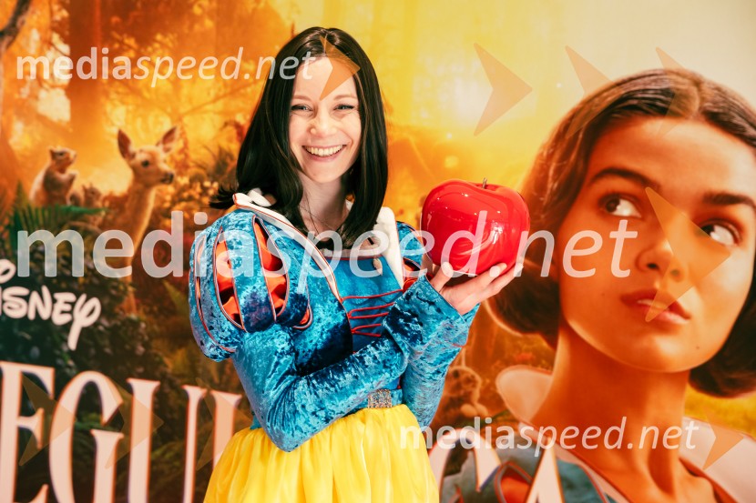  Klara Čotar, Black Tea CosplaySneguljčica, premiera Disneyjeve klasike v Cineplexx Ljubljana