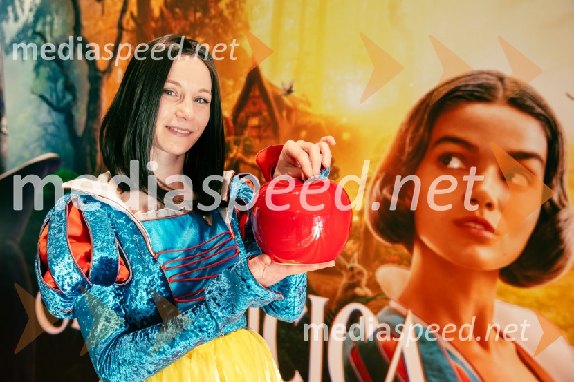  Klara Čotar, Black Tea CosplaySneguljčica, premiera Disneyjeve klasike v Cineplexx Ljubljana