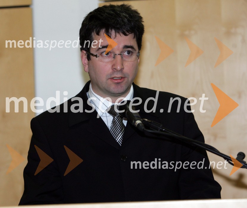 Izred. prof. dr. Marjan HeričkoUniverza v Mariboru, promocija doktorjev znanosti