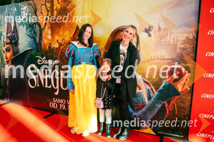  Klara Čotar, Black Tea Cosplay;  ... ;  ... Sneguljčica, premiera Disneyjeve klasike v Cineplexx Ljubljana