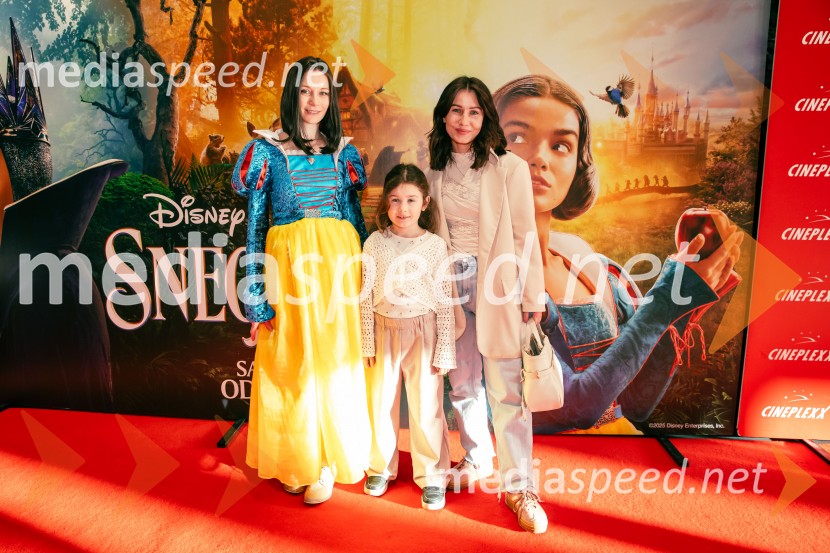  Klara Čotar, Black Tea Cosplay;  ... ;  Tjaša HudolinSneguljčica, premiera Disneyjeve klasike v Cineplexx Ljubljana