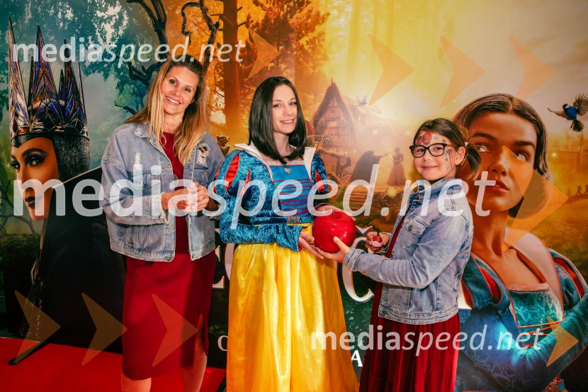  Teja  Jugovic, spletna vplivnica, Cool mamacita;  Klara Čotar, Black Tea Cosplay;  Sia JugovicSneguljčica, premiera Disneyjeve klasike v Cineplexx Ljubljana