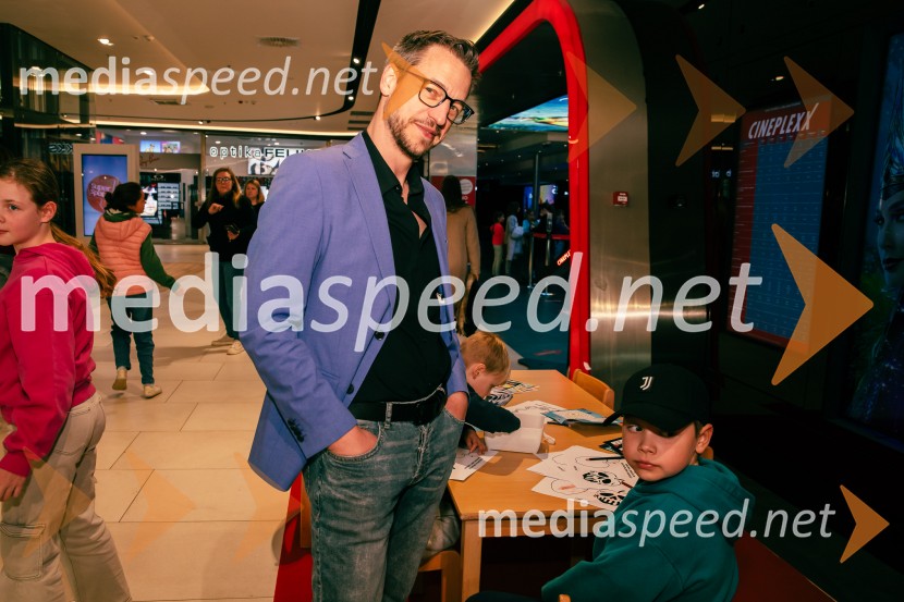  Srđan Milovanović, glasbenikSneguljčica, premiera Disneyjeve klasike v Cineplexx Ljubljana