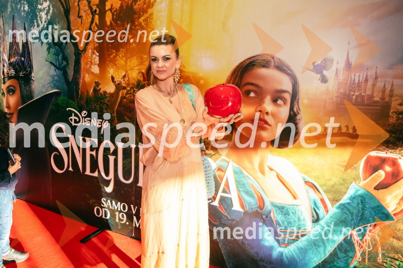  Nina Osenar Kontrec, pevka, voditeljica, modelSneguljčica, premiera Disneyjeve klasike v Cineplexx Ljubljana