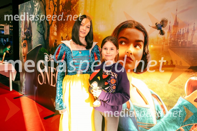  Klara Čotar, Black Tea Cosplay;  ... Sneguljčica, premiera Disneyjeve klasike v Cineplexx Ljubljana