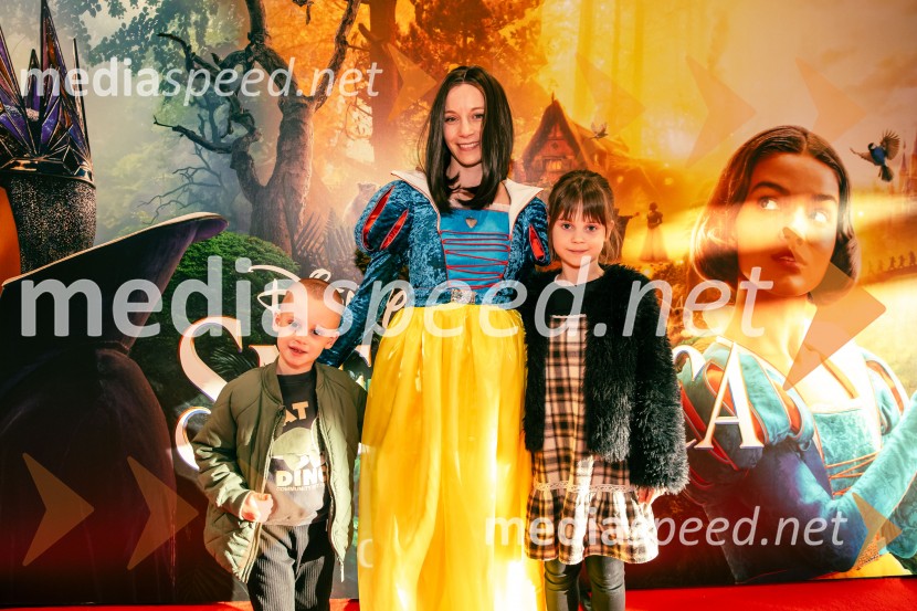  Tara Siana Fortuna;  Klara Čotar, Black Tea Cosplay;  ... Sneguljčica, premiera Disneyjeve klasike v Cineplexx Ljubljana
