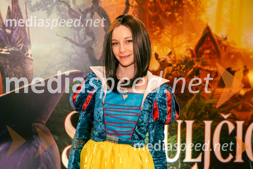  Klara Čotar, Black Tea CosplaySneguljčica, premiera Disneyjeve klasike v Cineplexx Ljubljana