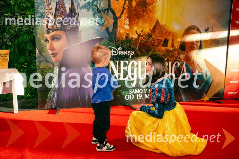  ... ;  Klara Čotar, Black Tea CosplaySneguljčica, premiera Disneyjeve klasike v Cineplexx Ljubljana