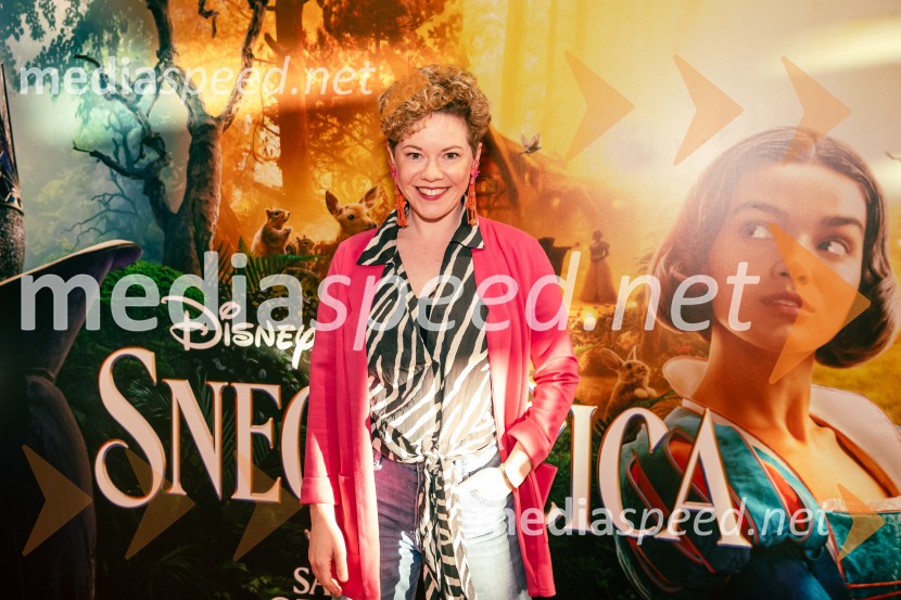  Tanja Pečenko, pevka, igralka, plesalkaSneguljčica, premiera Disneyjeve klasike v Cineplexx Ljubljana