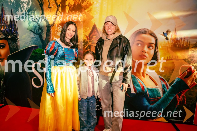  Klara Čotar, Black Tea Cosplay;  ... ;  ... Sneguljčica, premiera Disneyjeve klasike v Cineplexx Ljubljana