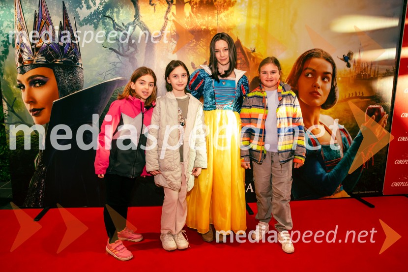  ... ;  ... ;  Klara Čotar, Black Tea Cosplay;  ... Sneguljčica, premiera Disneyjeve klasike v Cineplexx Ljubljana