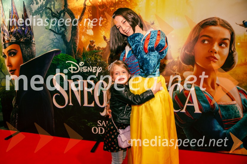  Klara Čotar, Black Tea Cosplay;  Tara Siana FortunaSneguljčica, premiera Disneyjeve klasike v Cineplexx Ljubljana