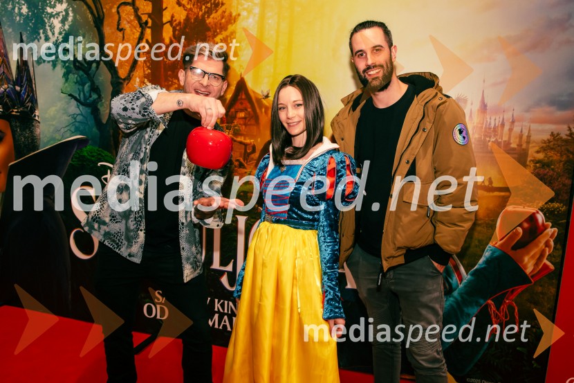  Klemen Bunderla, radijski voditelj, radio Aktual;  Klara Čotar, Black Tea Cosplay;  Luka Švigelj, snemalec in fotografSneguljčica, premiera Disneyjeve klasike v Cineplexx Ljubljana