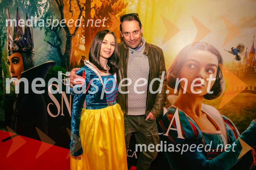 Klara Čotar, Black Tea Cosplay;  Rok Kunaver, igralecSneguljčica, premiera Disneyjeve klasike v Cineplexx Ljubljana