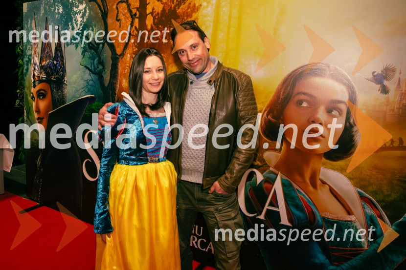  Klara Čotar, Black Tea Cosplay;  Rok Kunaver, igralecSneguljčica, premiera Disneyjeve klasike v Cineplexx Ljubljana