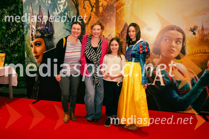  ... ;  Tanja Pečenko, pevka, igralka, plesalka;  ... ;  Klara Čotar, Black Tea CosplaySneguljčica, premiera Disneyjeve klasike v Cineplexx Ljubljana