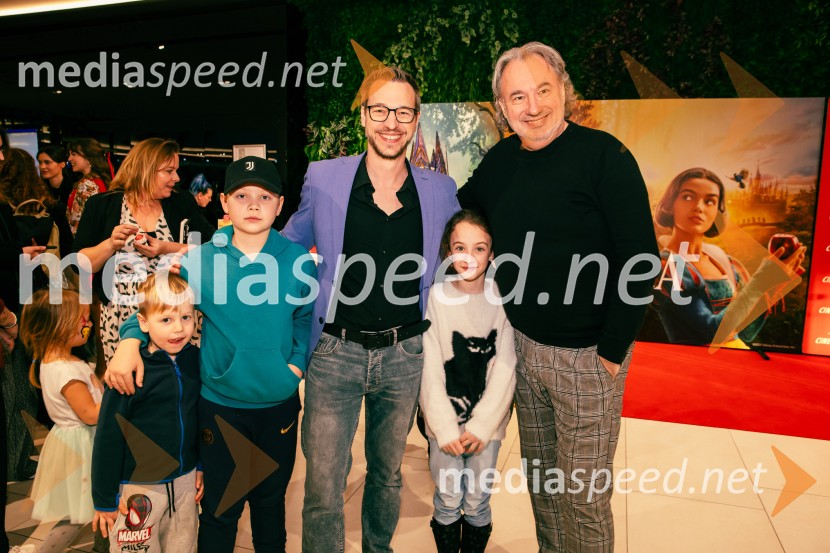  ... ;  ... ;  Srđan Milovanović, glasbenik;  ... ;  Marjan Bunič, pevec, voditelj, Radio OgnjiščeSneguljčica, premiera Disneyjeve klasike v Cineplexx Ljubljana