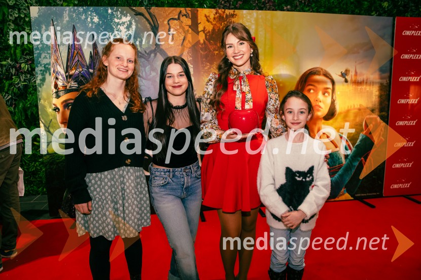  ... ;  ... ;  Saša Lešnjek, pevka, igralka;  ... Sneguljčica, premiera Disneyjeve klasike v Cineplexx Ljubljana
