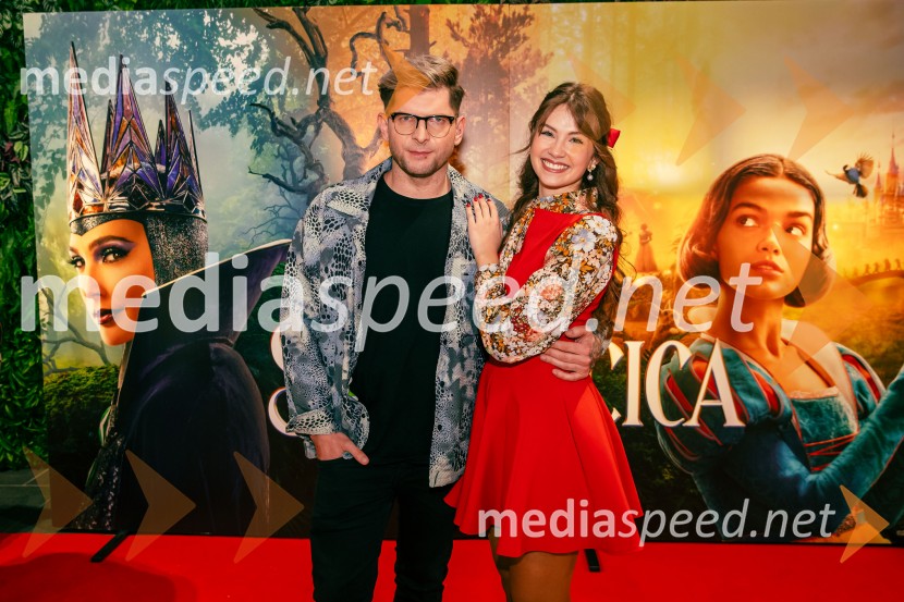  Klemen Bunderla, radijski voditelj, radio Aktual;  Saša Lešnjek, pevka, igralkaSneguljčica, premiera Disneyjeve klasike v Cineplexx Ljubljana