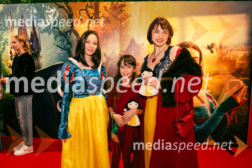  Klara Čotar, Black Tea Cosplay;  ... ;  Katarina ZuccatoSneguljčica, premiera Disneyjeve klasike v Cineplexx Ljubljana