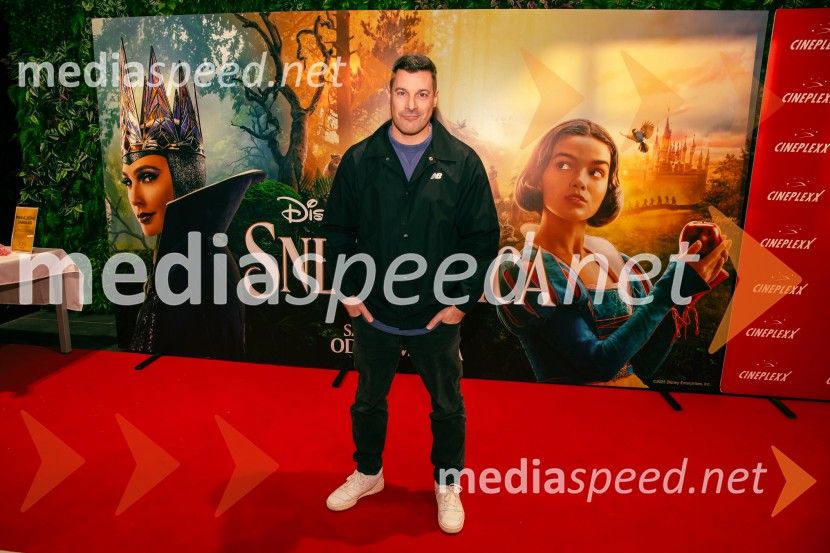  Klemen Bučan, radijski voditelj, stand-up komik, DJSneguljčica, premiera Disneyjeve klasike v Cineplexx Ljubljana