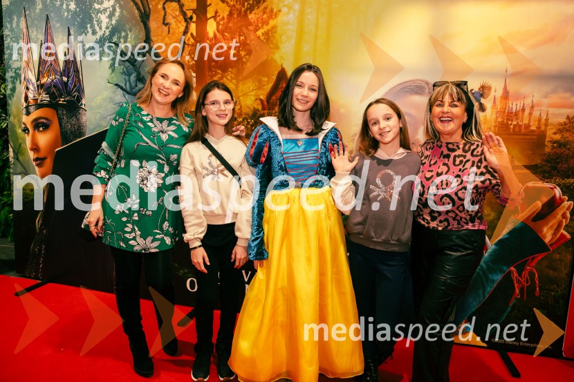  Tamara Fortuna, blogerka;  Isabella  Fortuna;  Klara Čotar, Black Tea Cosplay;  Tara Siana Fortuna;  ... Sneguljčica, premiera Disneyjeve klasike v Cineplexx Ljubljana