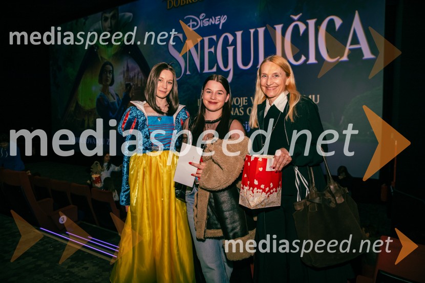  Klara Čotar, Black Tea Cosplay;  ... ;  ... Sneguljčica, premiera Disneyjeve klasike v Cineplexx Ljubljana
