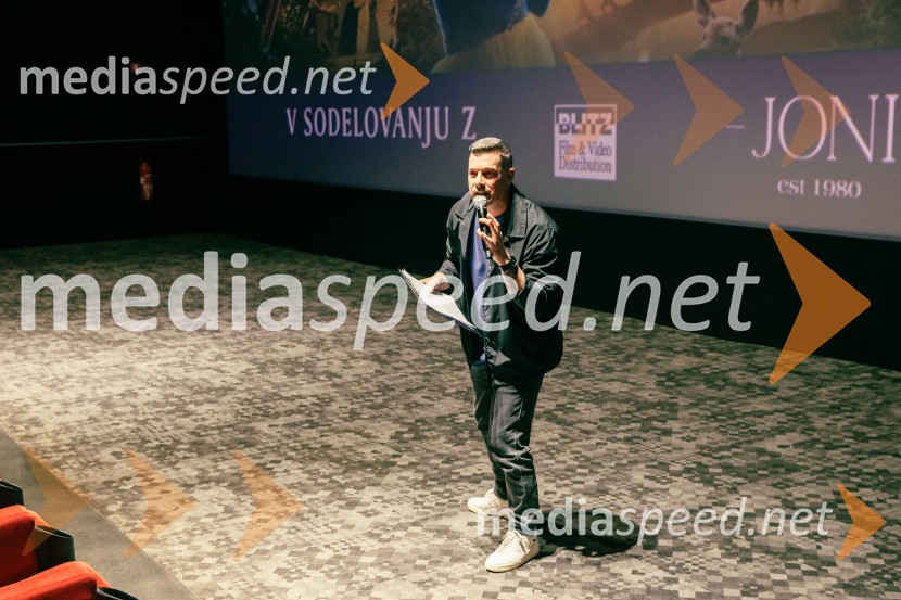  Klemen Bučan, radijski voditelj, stand-up komik, DJSneguljčica, premiera Disneyjeve klasike v Cineplexx Ljubljana