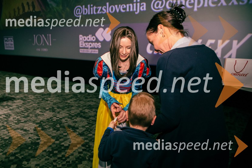  Klara Čotar, Black Tea CosplaySneguljčica, premiera Disneyjeve klasike v Cineplexx Ljubljana