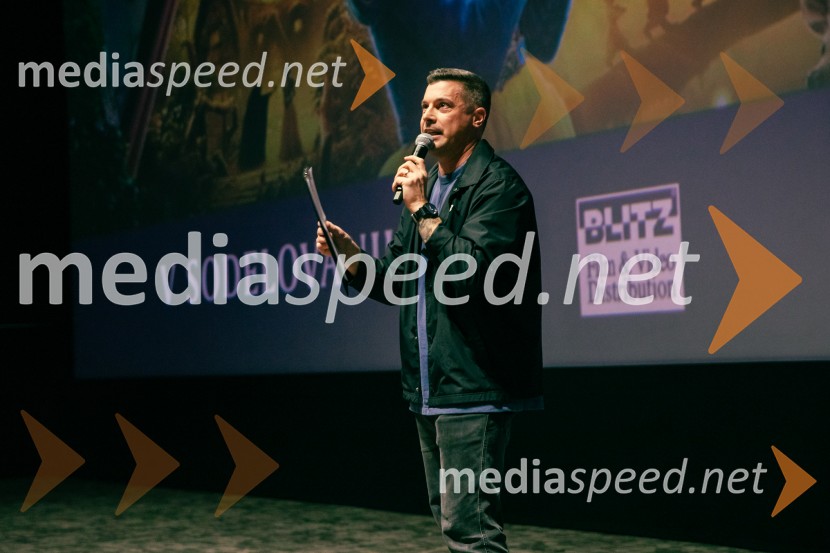  Klemen Bučan, radijski voditelj, stand-up komik, DJSneguljčica, premiera Disneyjeve klasike v Cineplexx Ljubljana