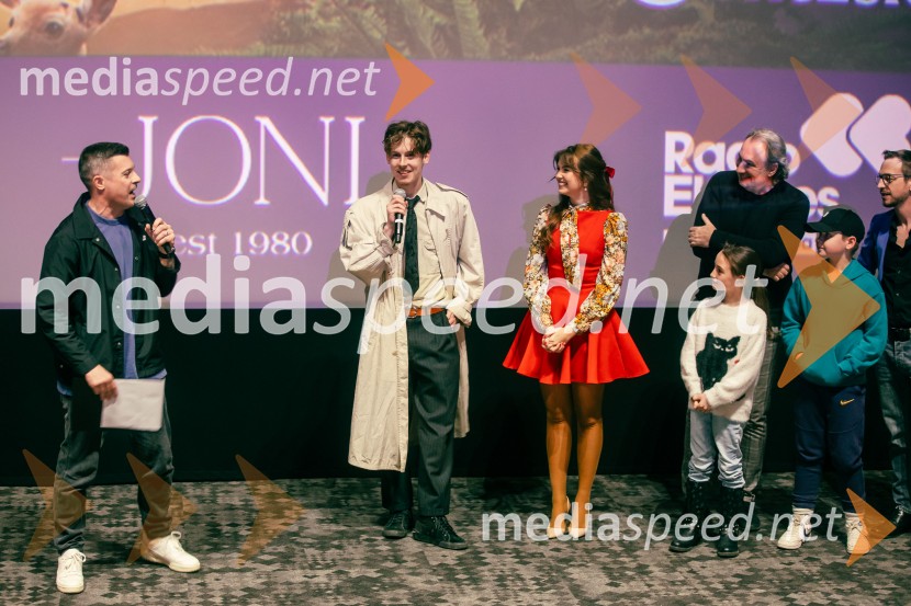  Klemen Bučan, radijski voditelj, stand-up komik, DJ;  ... ;  Saša Lešnjek, pevka, igralkaSneguljčica, premiera Disneyjeve klasike v Cineplexx Ljubljana