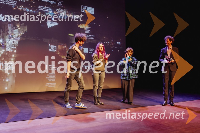  Igor Bezinović, filmar;  ... ;  ... ;  ... 27. Festival dokumentarnega filma, zaključek