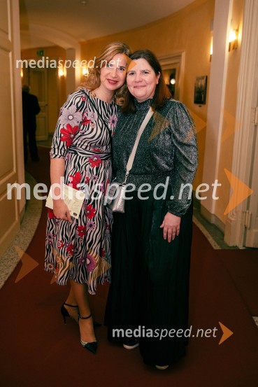  Barbara Čepirlo Čičigoj, odnosi z javnostjo Opera in Balet Ljubljana;  Teja Pelko, novinarkaOpera za tri groše, koprodukcija SNG Drama Ljubljana in SNG Opera in balet Ljubljana